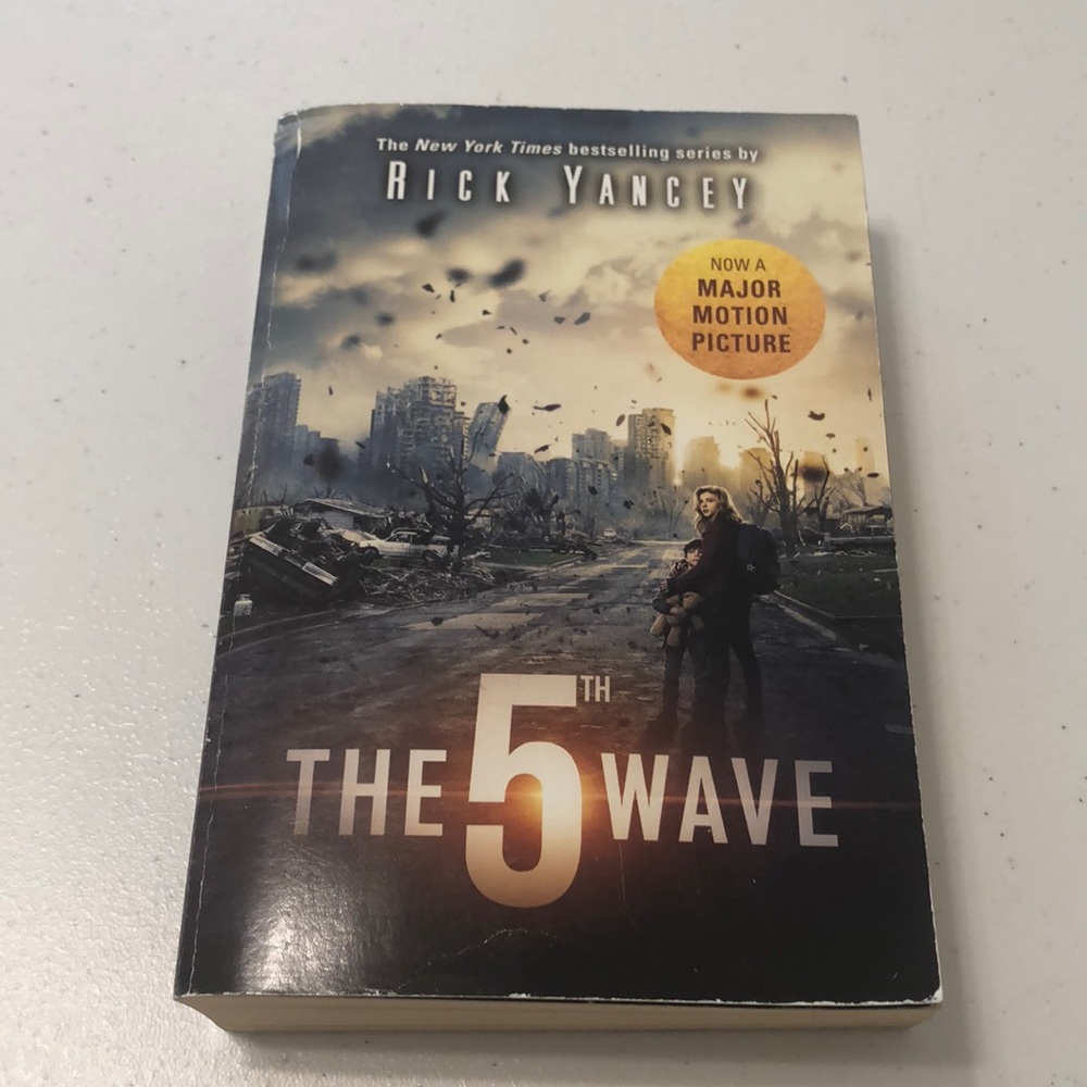 The 5th Wave by Rick Yancey Paperback